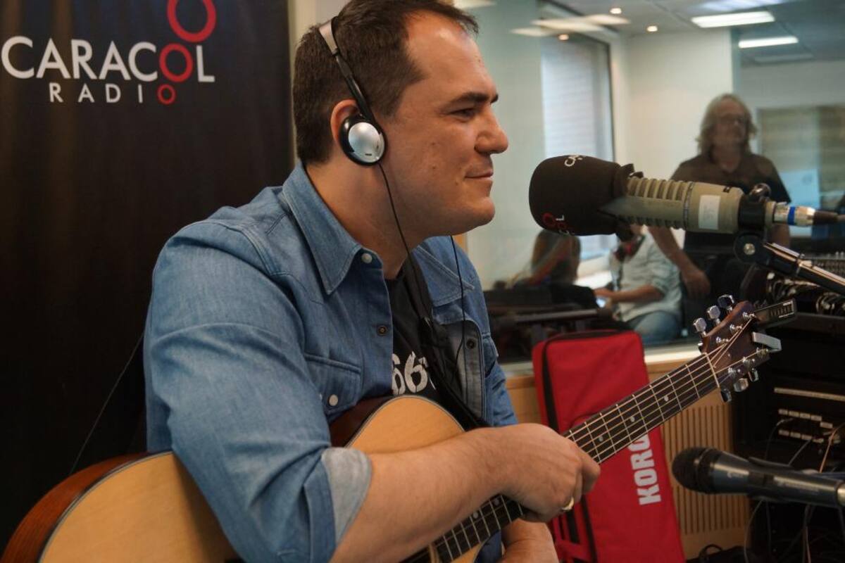 El cantante español despertó emoción con la interpretación de sus melodías