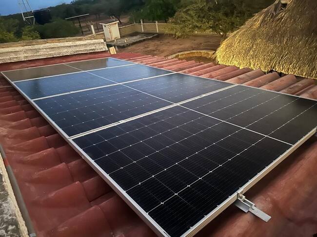 Paneles solares en la institución