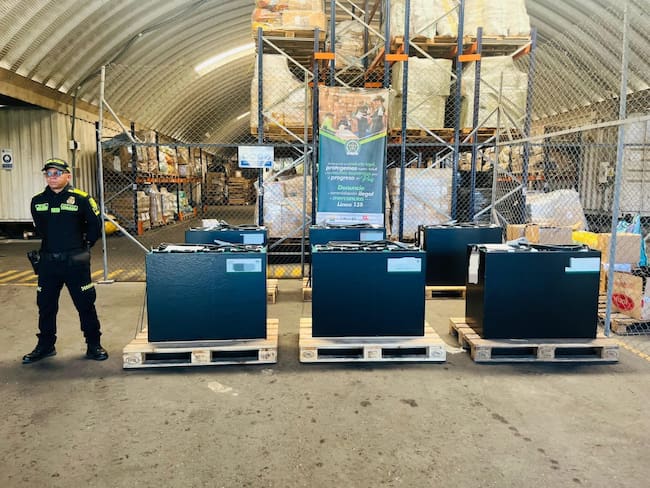 Policía Fiscal y Aduanera aprehende contenedor con insumos industriales en Cartagena