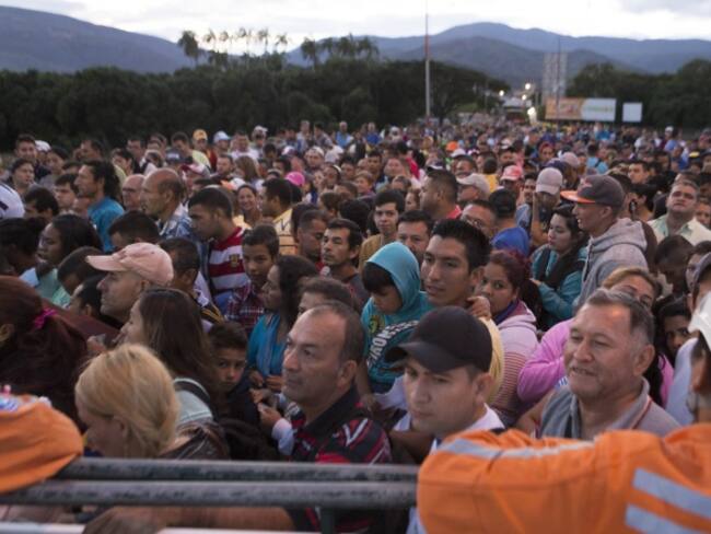 El problema de la economía de Venezuela no está en la frontera ni en Colombia: Santos