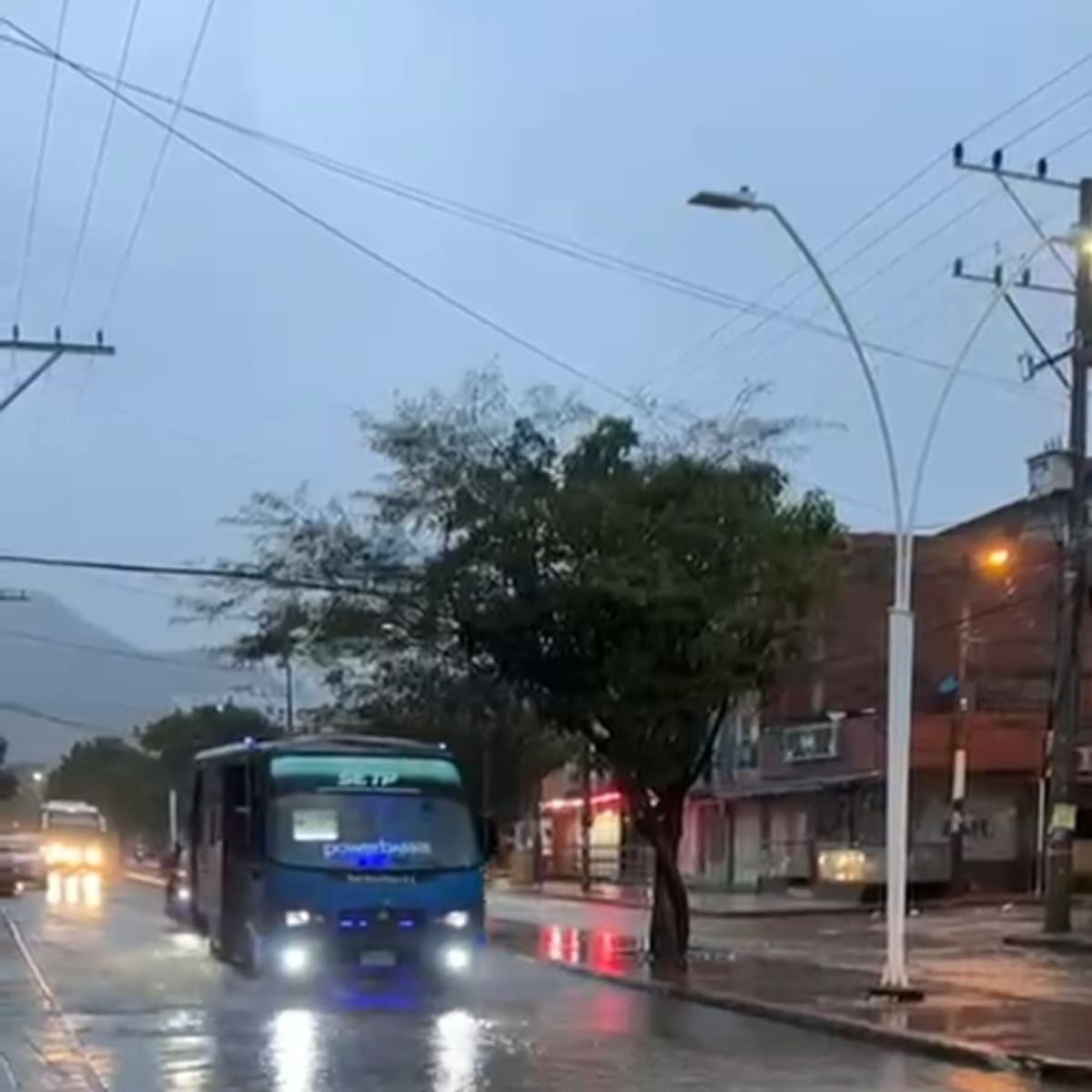 Fuertes lluvias se registran en Santa Marta