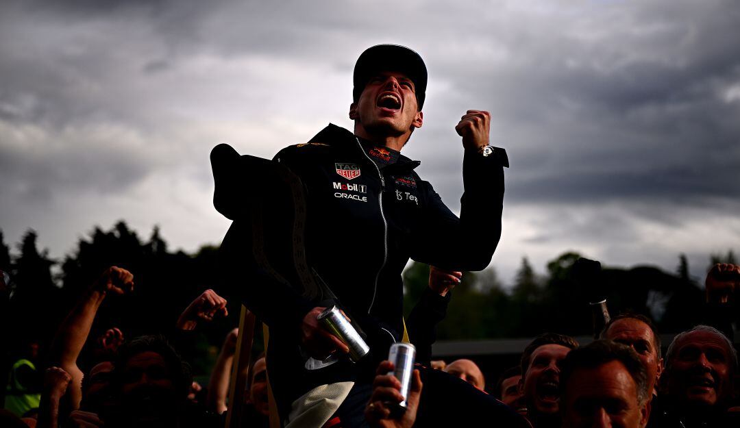 Max Verstappen festeja su segunda victoria en el presente campeonato de la Fórmula 1.