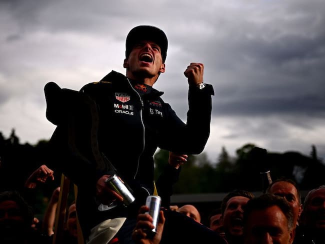 Max Verstappen festeja su segunda victoria en el presente campeonato de la Fórmula 1.