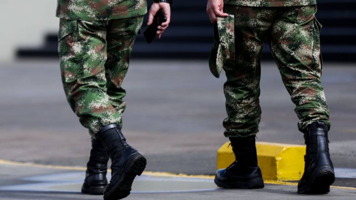 Denuncias de corrupción en contratación del Ejército llegan a Fiscalía y Procuraduría