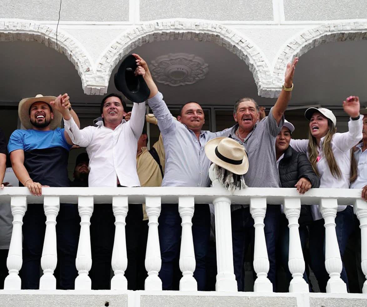 Óscar Fernando Calvo Hurtado celebra su elección como nuevo alcalde del municipio de Chitaraque / Foto: Suministrada.