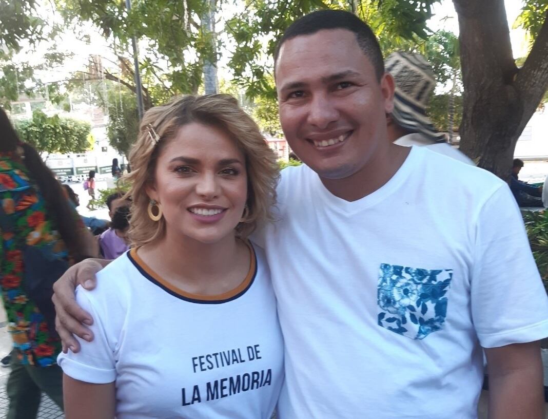 Adriana Lucía en compañía de José David Ortega.