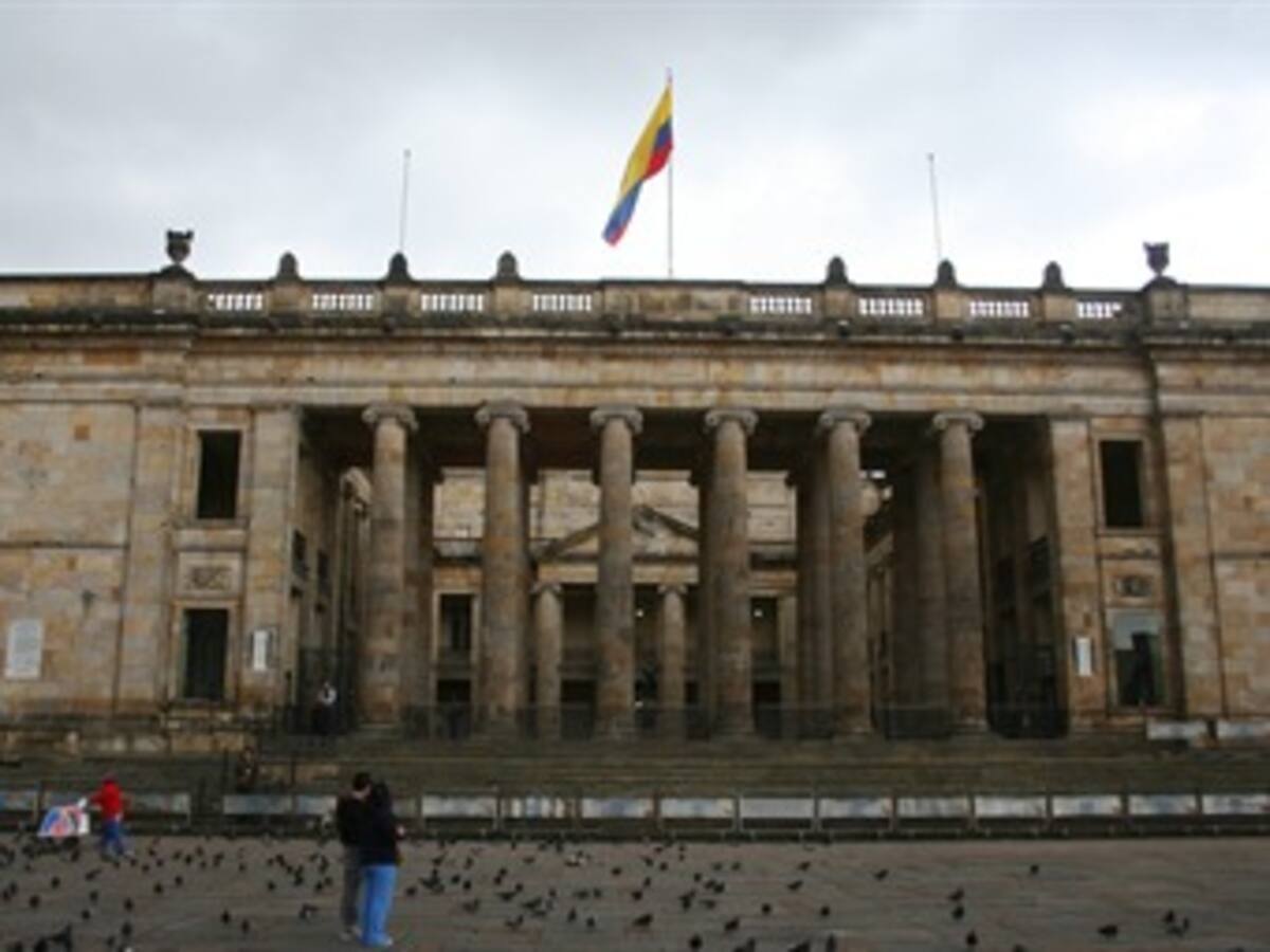 Registros penales enredan a 43 candidatos al Congreso, revela Caracol Radio