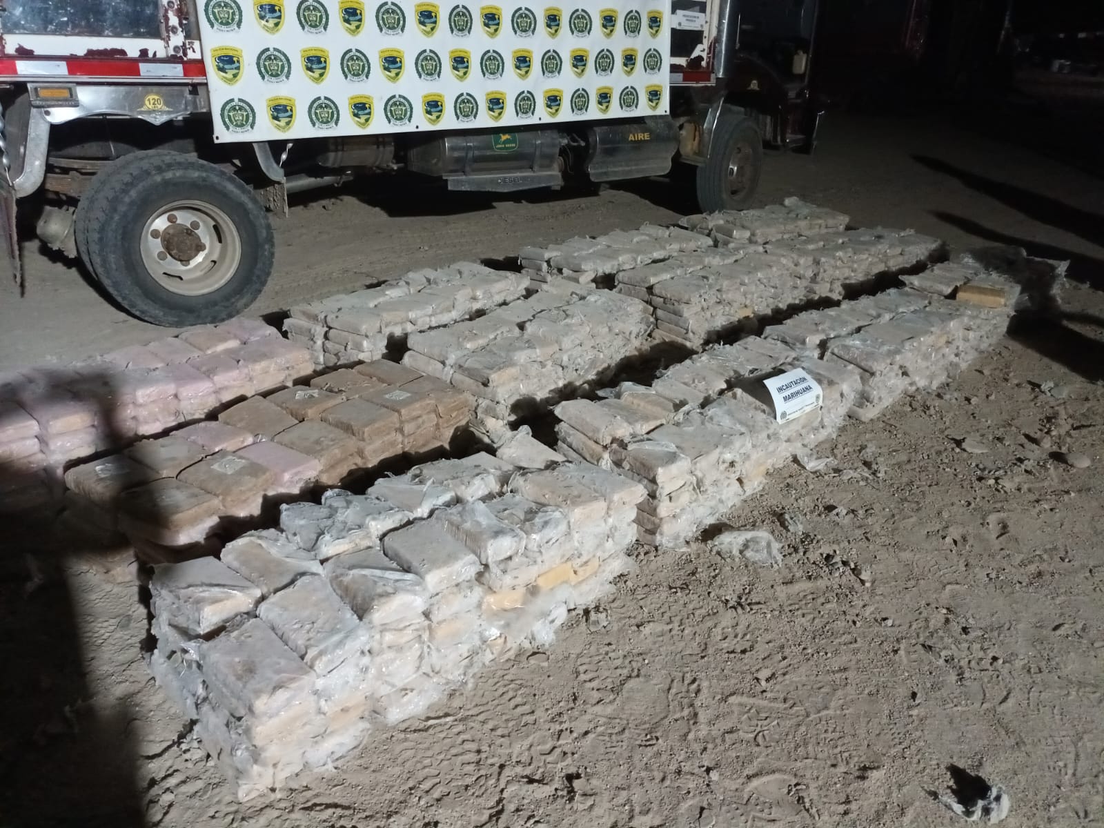 En Tesalia, Gigante, Iquira y en la vía Huila-Tolima cayeron cuatro cargamentos de marihuana que superan las 3 toneladas y que tendrían como destino el interior del país.