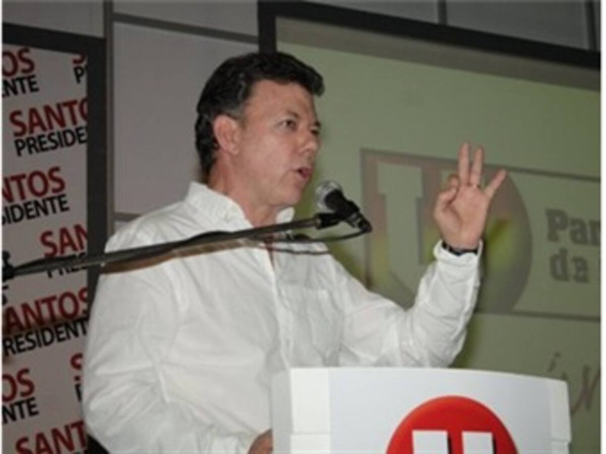 Santos asegura que “Colombia no busca la guerra ni con Venezuela ni con Ecuador”
