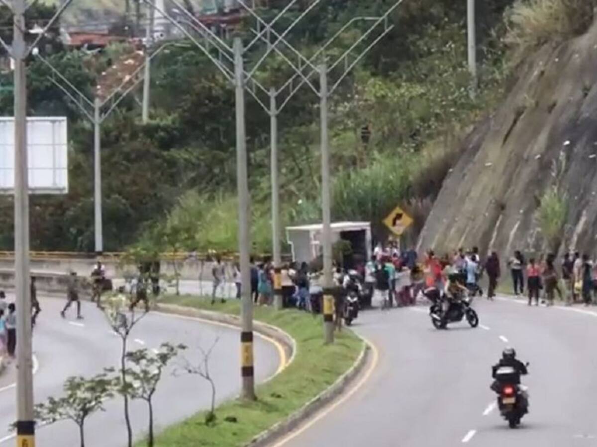Refuerzan seguridad en barrios ante denuncias de saqueos a vehículos