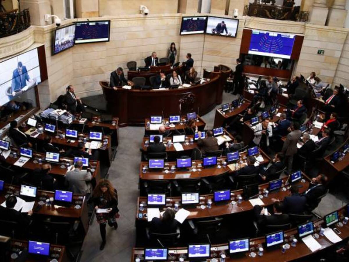 Anuncio de las Farc, demuestra que están cumpliendo con lo pactado en el acuerdo: Congreso