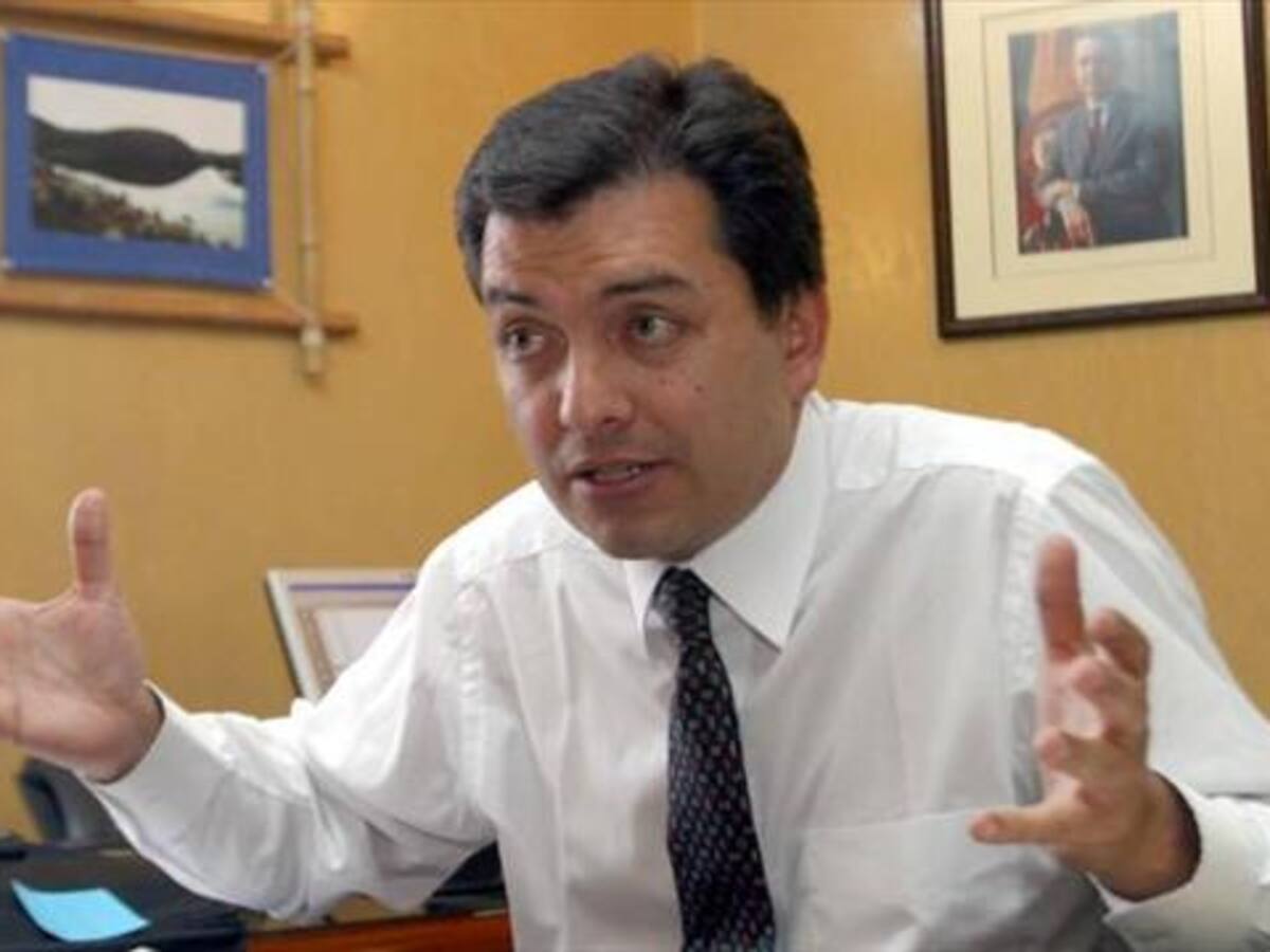 Hoyos niega que ocultara identidad de Sepúlveda en visita a RCN