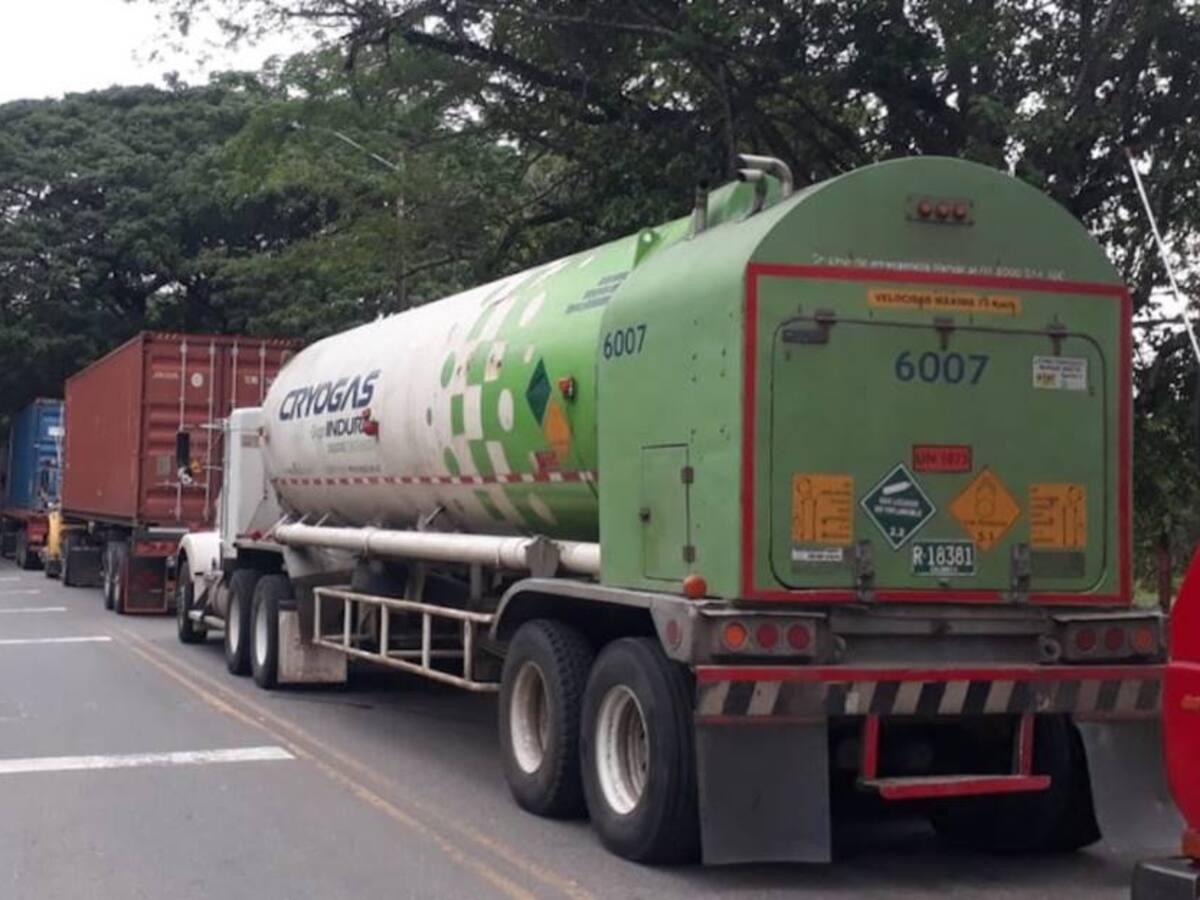 Cierre de la vía al Urabá incrementa hasta 800 mil pesos el costo del trayecto