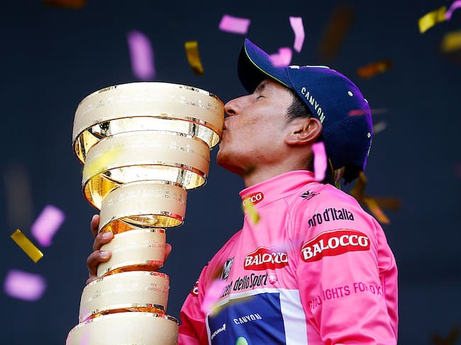 Nairo Quintana levanta el título del Giro de Italia 2014 / Getty Images