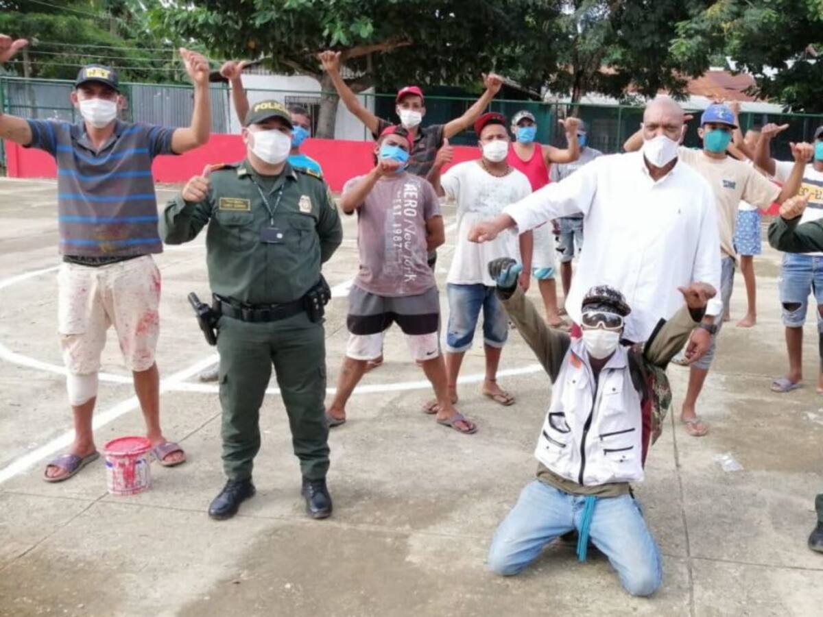 Jóvenes adecúan cancha con apoyo de la Policía en Mahates, Bolívar