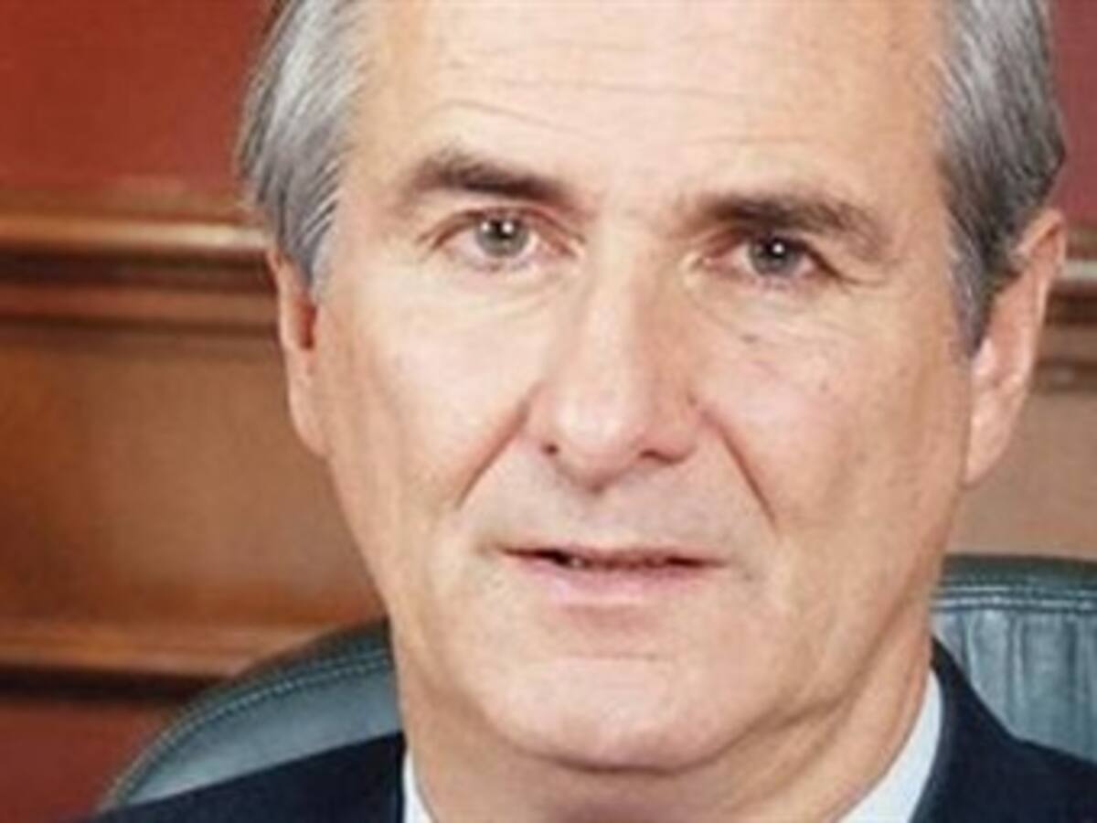 Fiscalía acusa al exministro Urdinola de estafa y fraude procesal