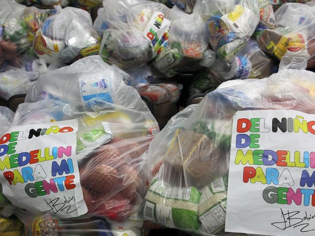 Mercados donados por J Balvin fueron entregados en la comuna 13