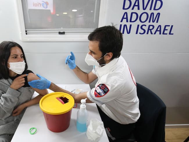 Vacunación en los centros médicos de Israel 