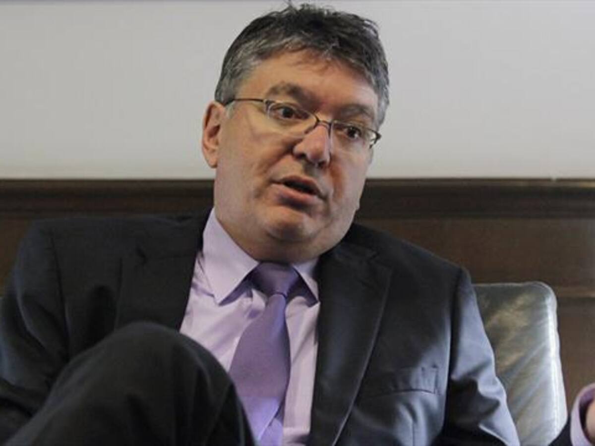 Hay que tener cuidado con anuncios de inversión en educación: Minhacienda