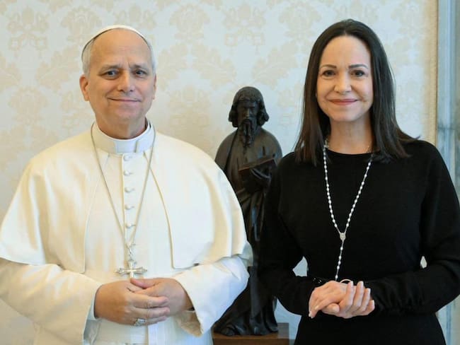 La líder opositora venezolana tuvo un encuentro sorpresa con el sumo pontífice en el que el tema central fue la situación política al interior de Venezuela y de los activistas y políticos detenidos.
(Foto: Cortesía Vaticano )