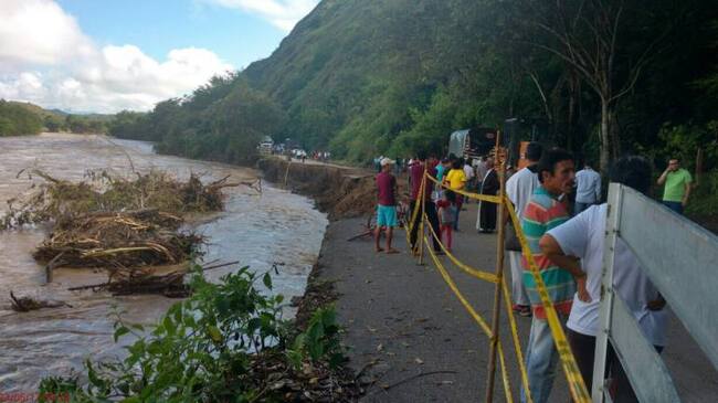 Tramo de la vía Ataco