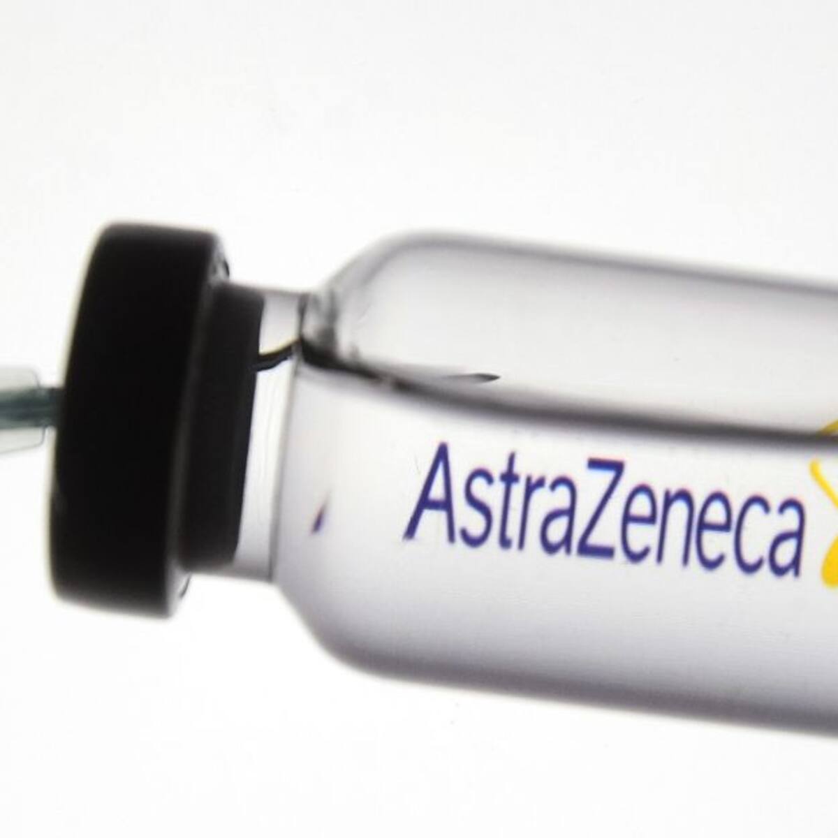 Sputnik V y AstraZeneca firman acuerdo para cooperar en vacunas