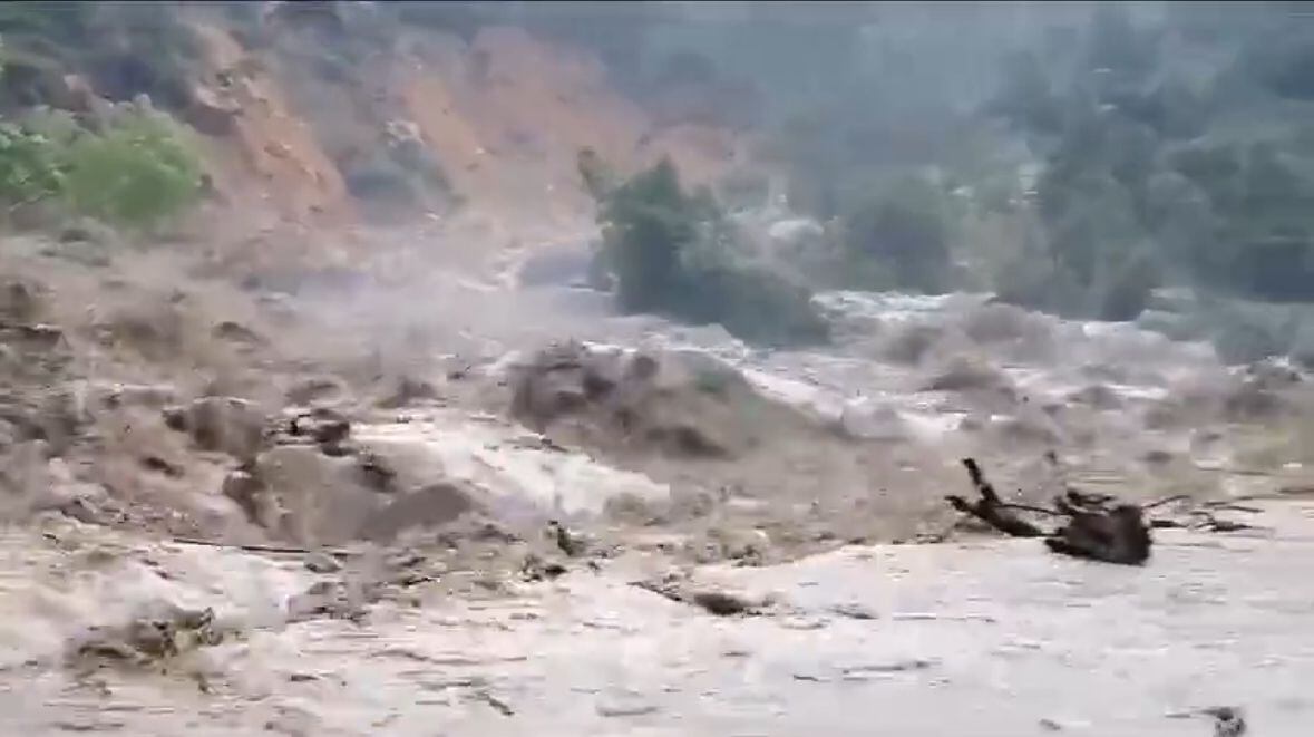 Las fuertes lluvias de la madrugada del martes, mantiene en alerta a varios municipios de Boyacá. Imagen | Captura de pantalla video 7N Noticias