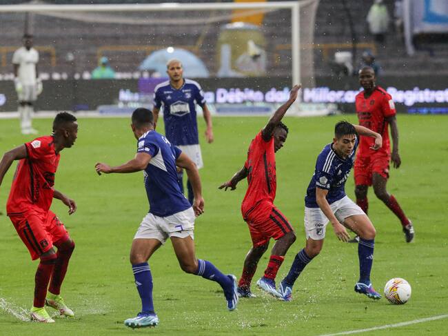 Millonarios derrotó 2-1 al América en el juego pasado disputado en Bogotá. (Colprensa - Mariano Vimos)