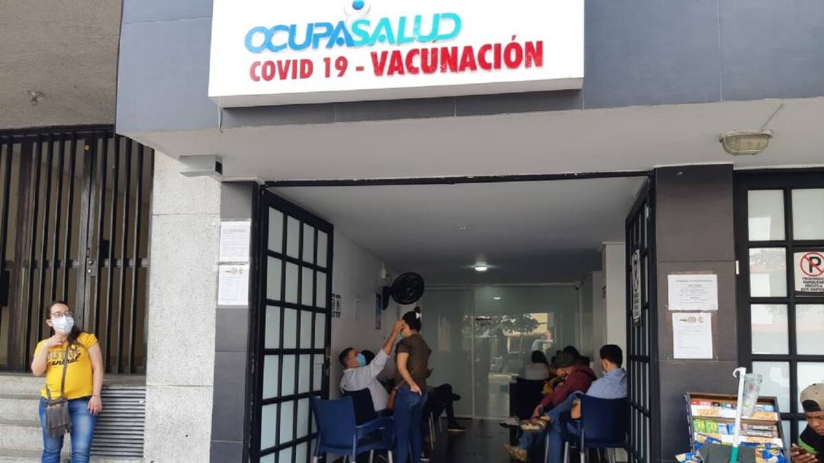 Municipios con aforo del 100% deben exigir carné de vacunación