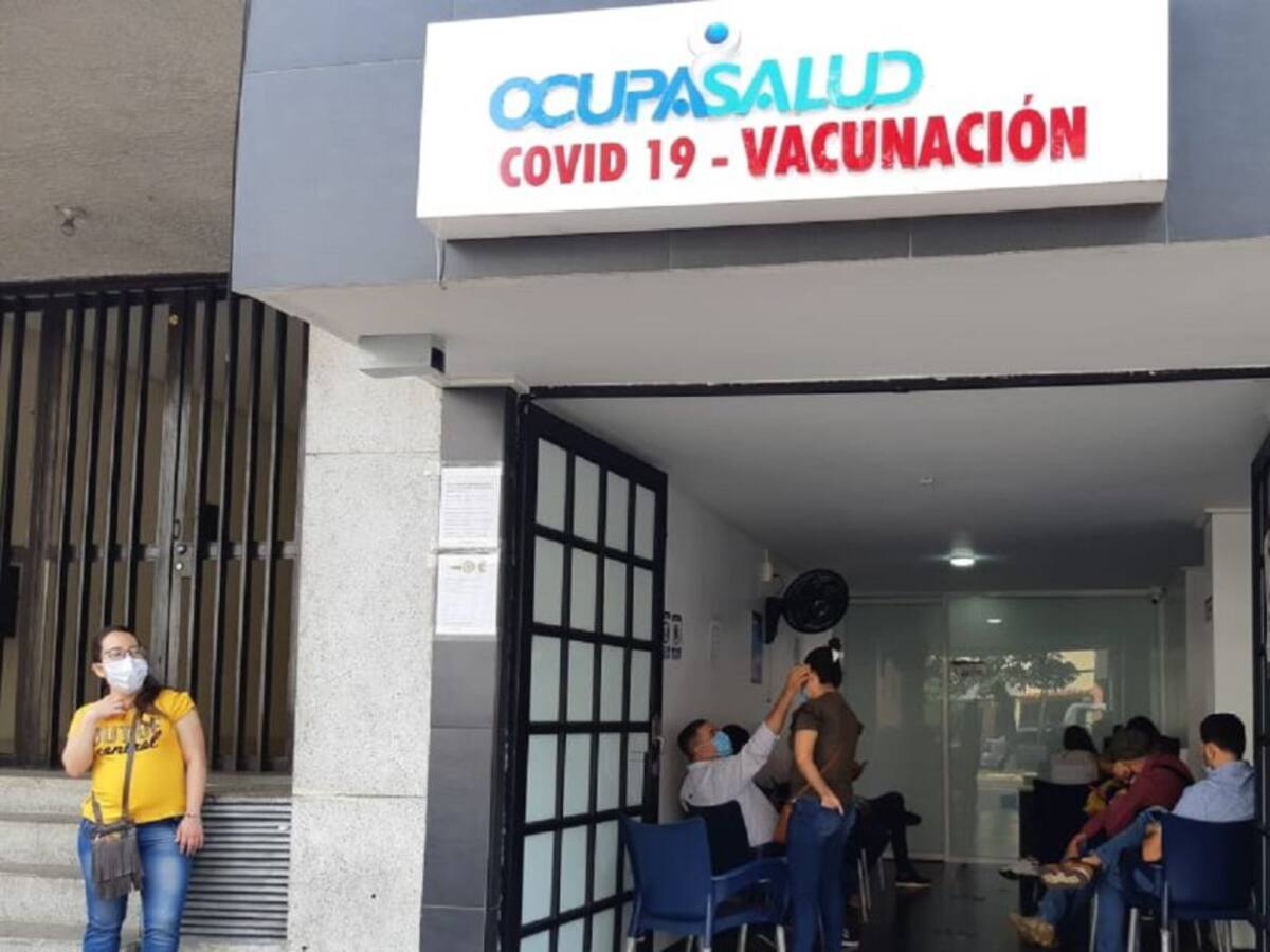 Municipios con aforo del 100% deben exigir carné de vacunación