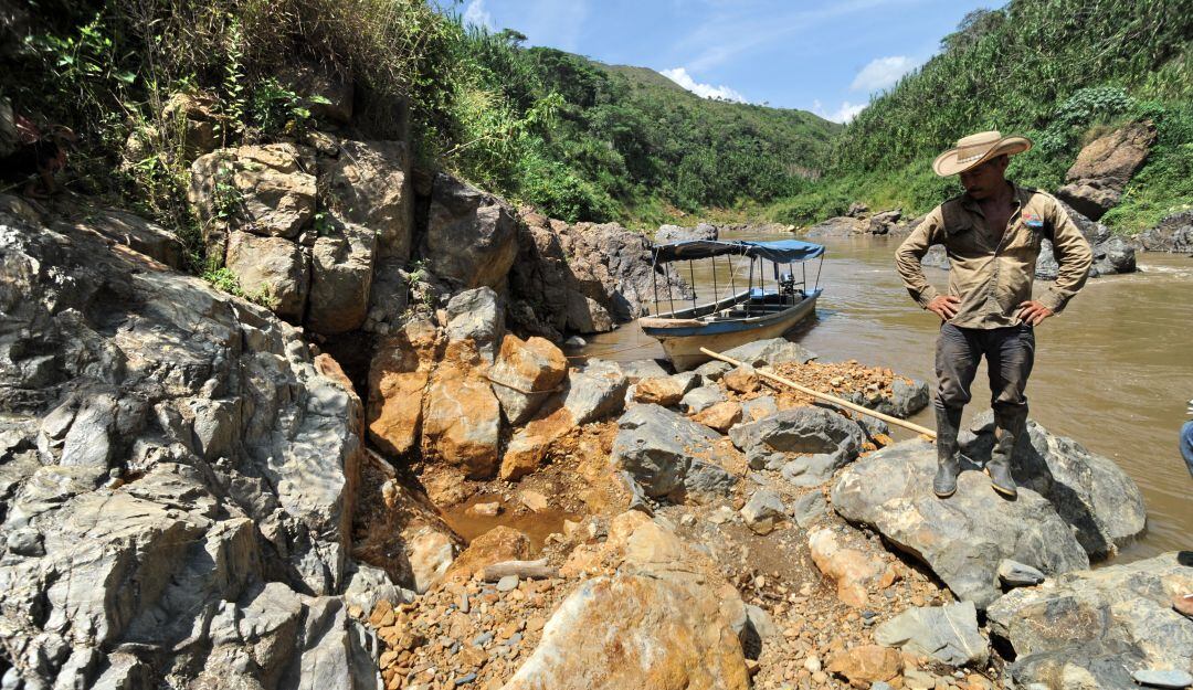 (Archivo) Mineros artesanales