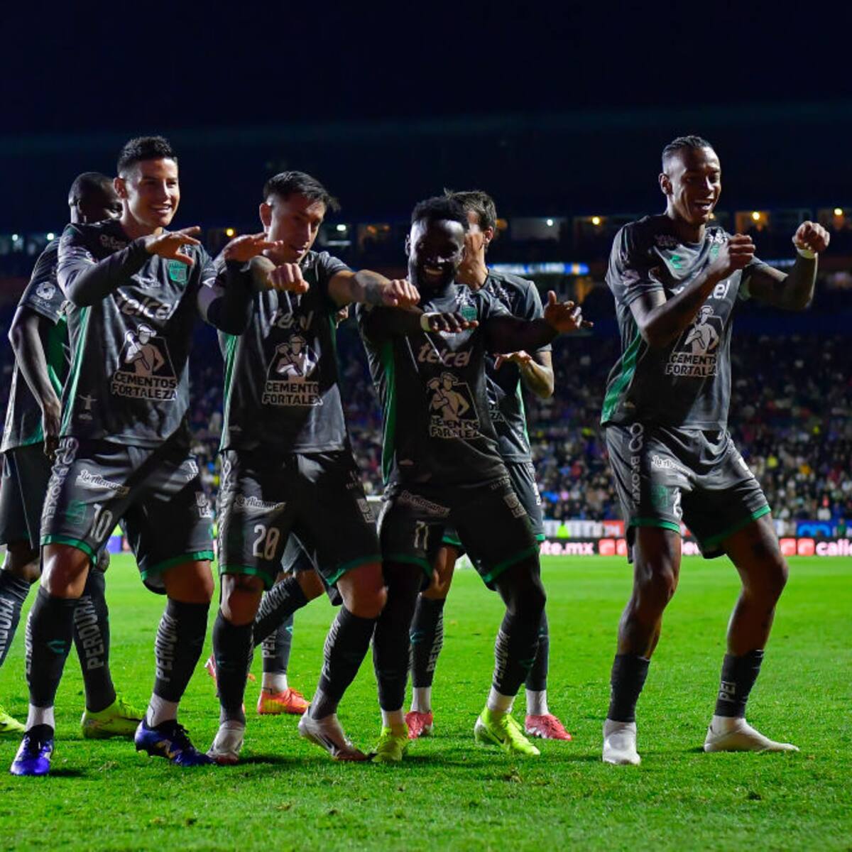 León, con James Rodríguez todo el partido, vence a Pachuca y es líder de la Liga de México