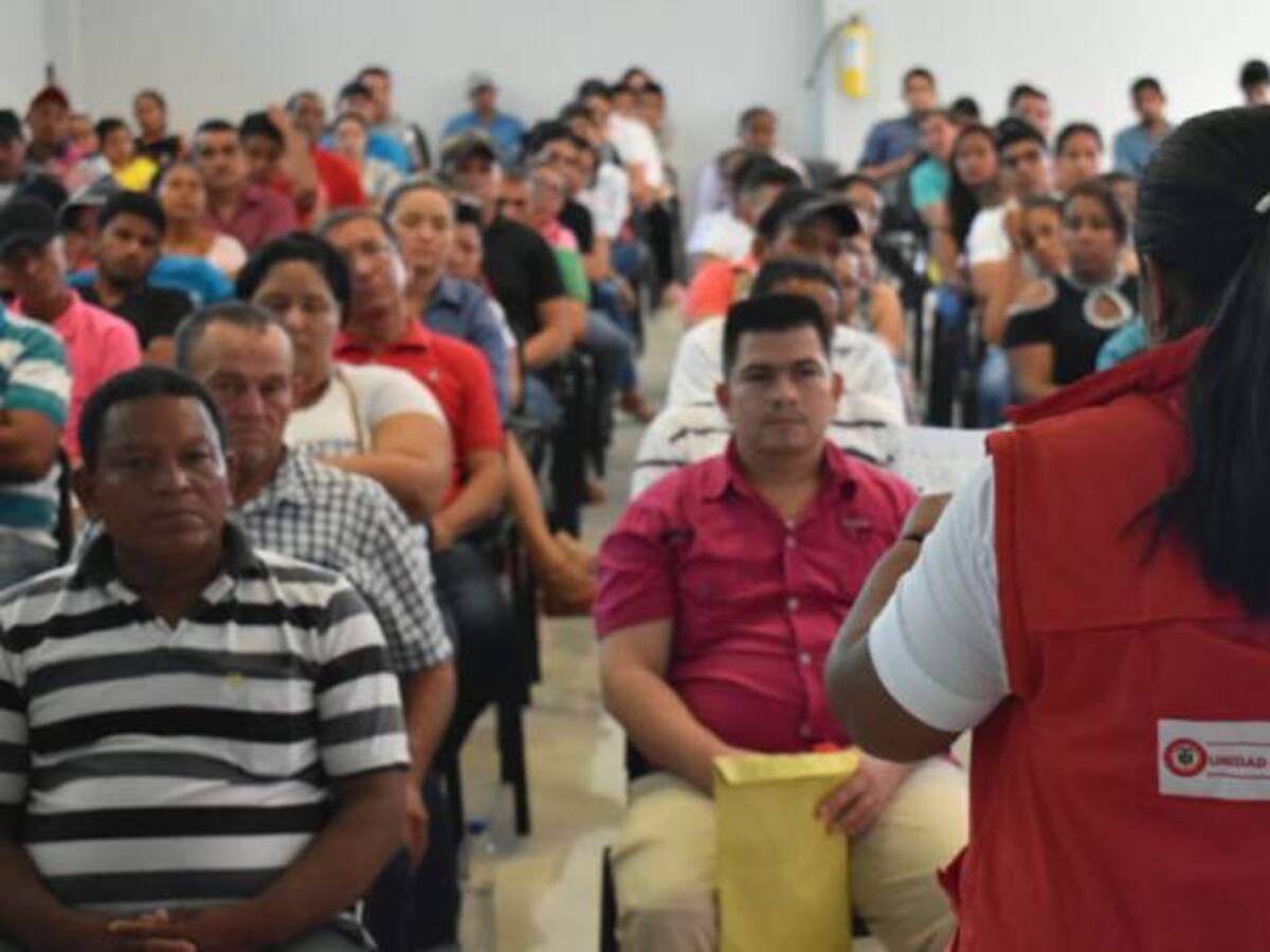 El Gobierno entrega millonarias indemnizaciones a víctimas de la violencia