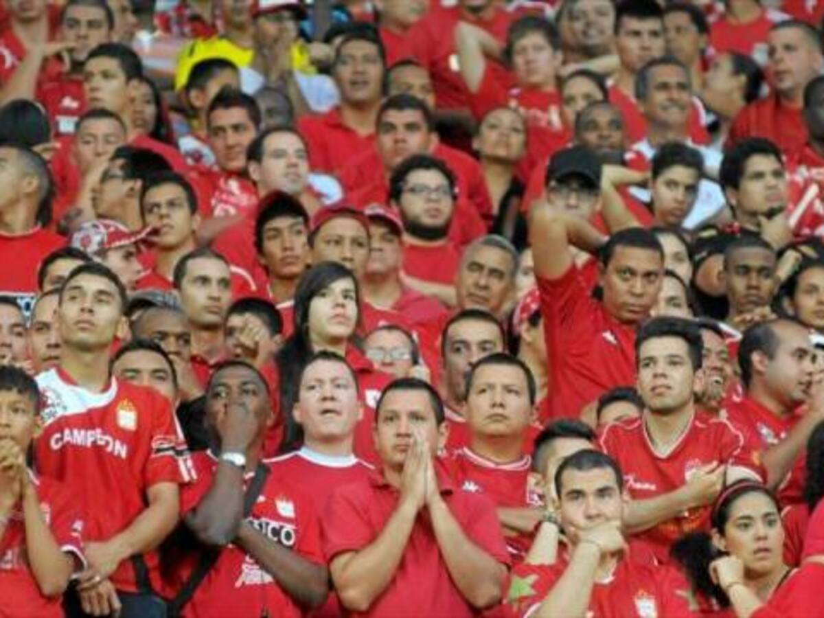 Atacan con piedras a hinchas del América que se movilizaban en bus