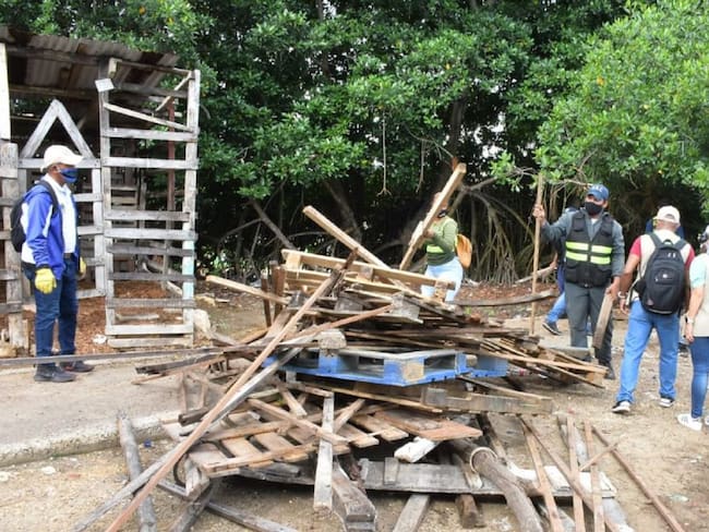 Destruyen viviendas en zona de bajamar de Cartagena