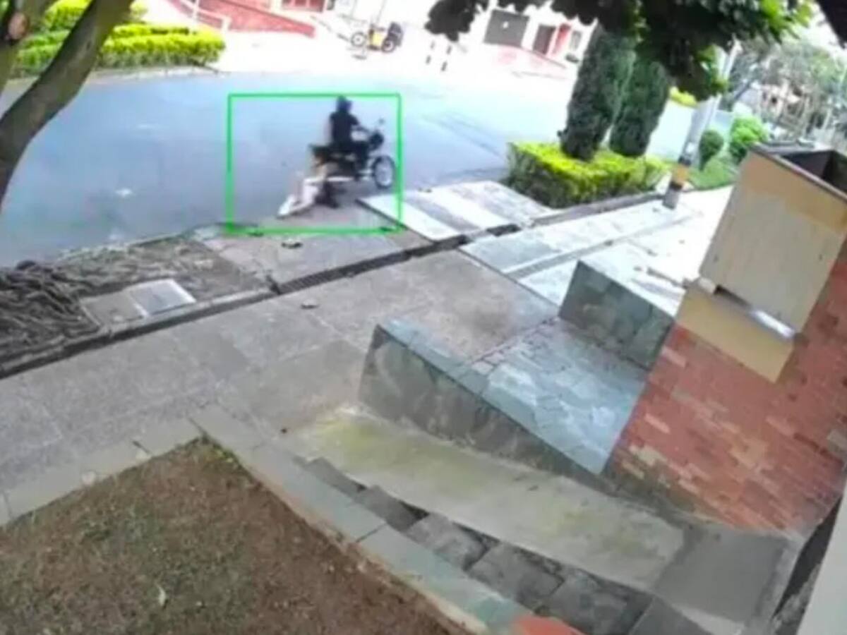 Capturan a hombre que arrastró a su víctima por la calle durante un robo en Medellín