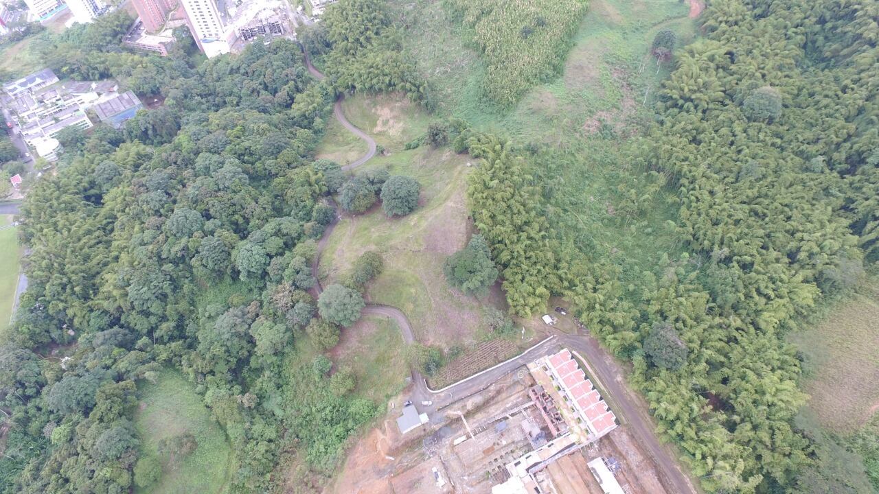 Construcción de la vía El Bosque - Pinares en Pereira - Foto: Alcaldía de Pereira
