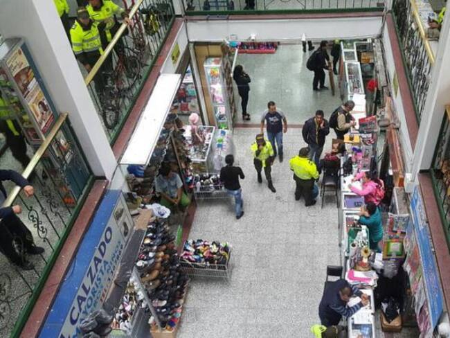 Dian y Policía Fiscal y Aduanera se toman 10 centros comerciales en Bogotá