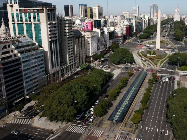 Las calles de Argentina han vuelto a quedar vacías por cuenta de las restricciones para frenar el avance del coronavirus.