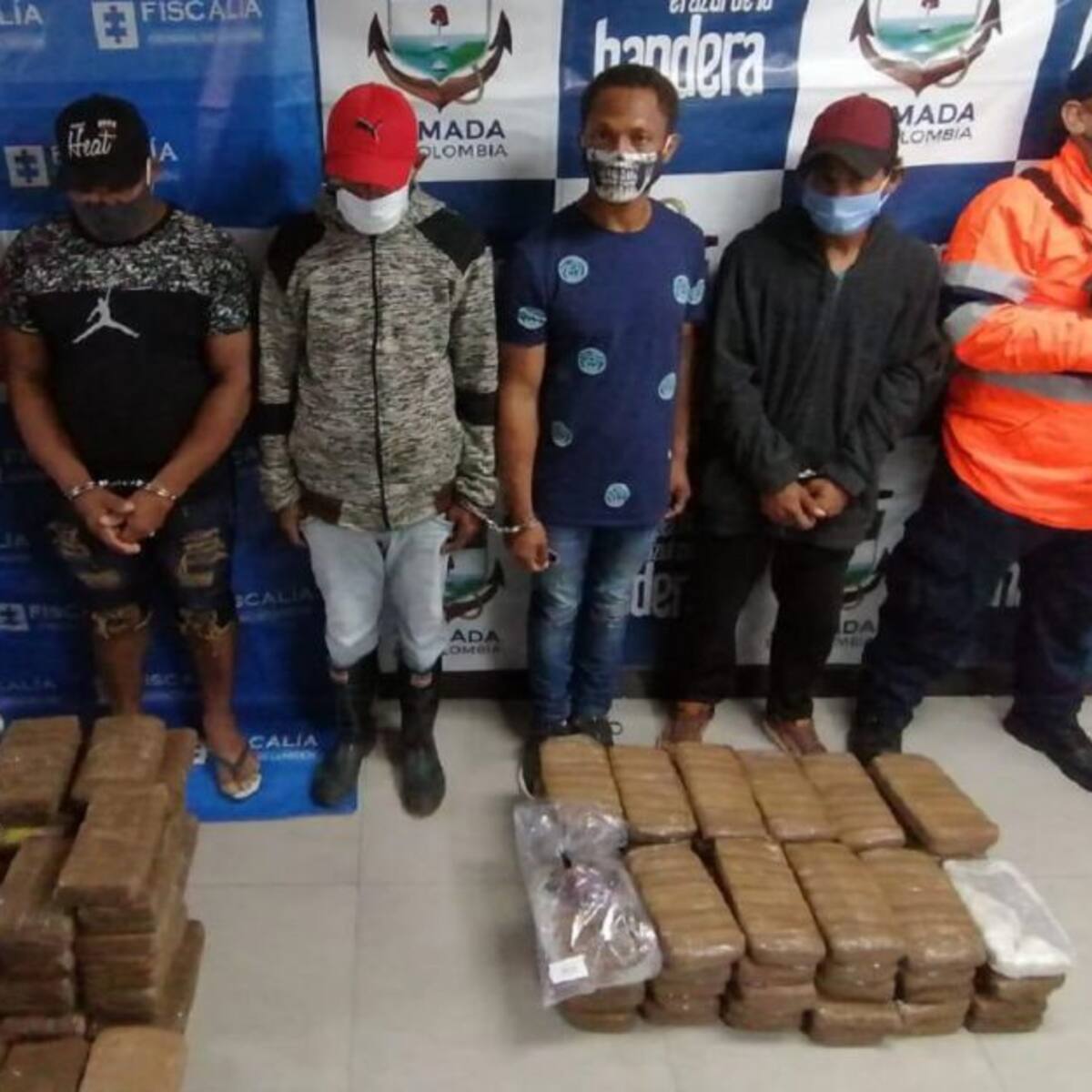 Cae cargamento de marihuana oculto en canecas de gasolina