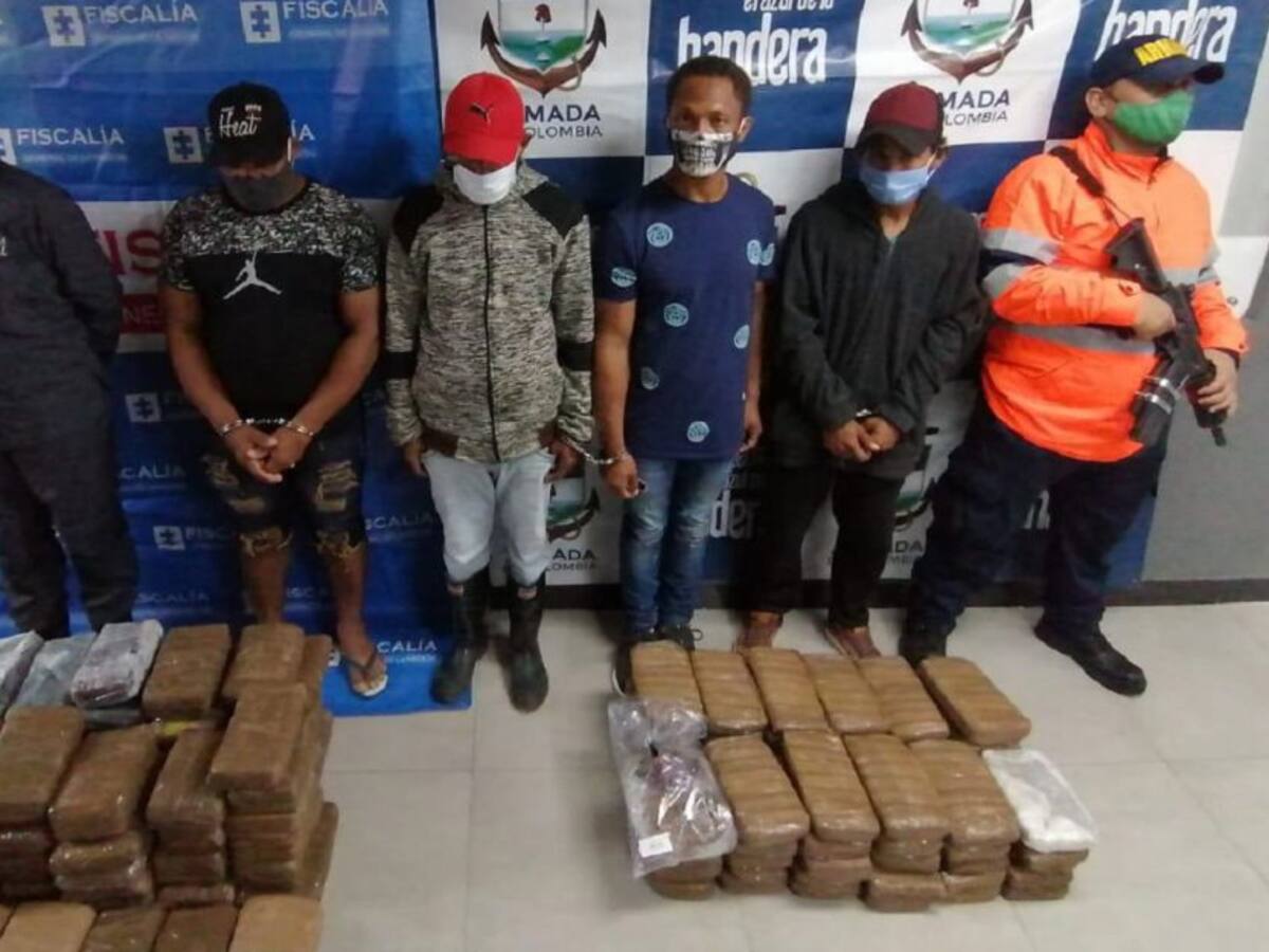 Cae cargamento de marihuana oculto en canecas de gasolina