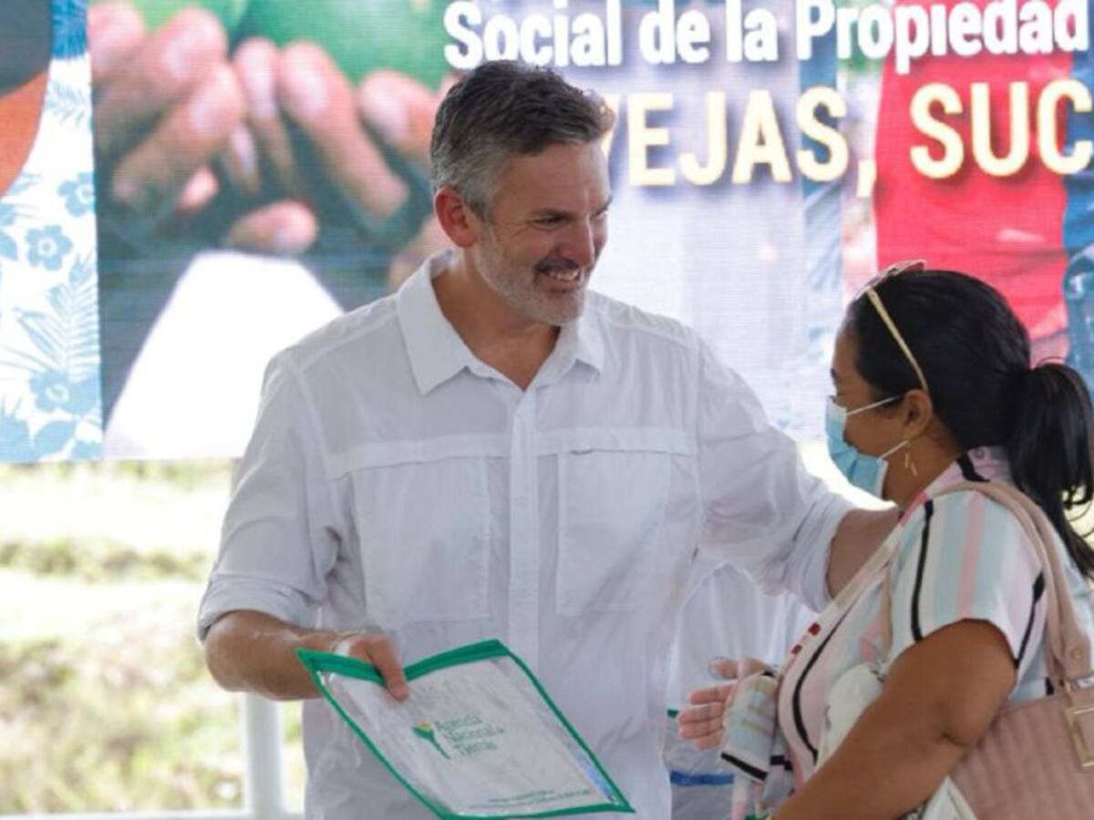 Entregan títulos de propiedad a campesinos de Ovejas en Montes de María