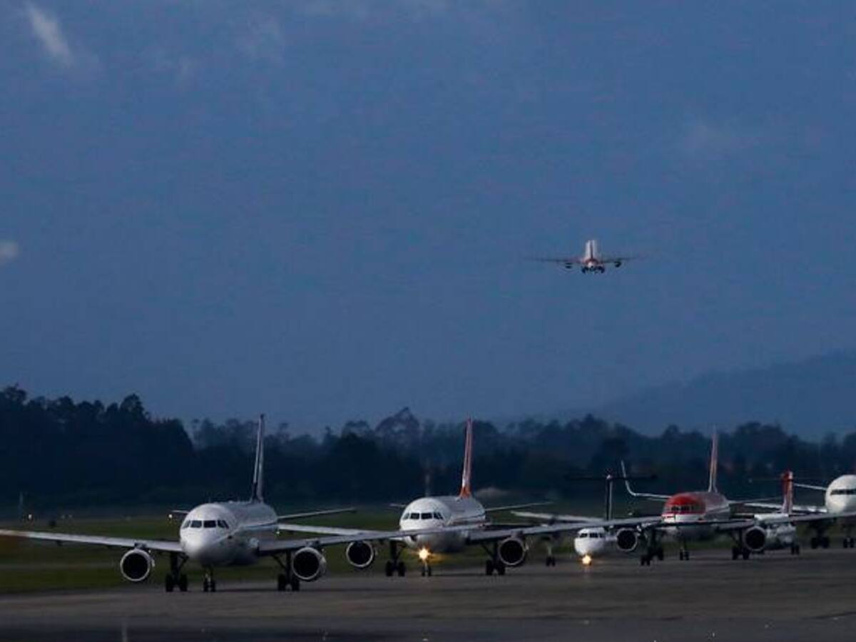 Santos devuelve por inconstitucionalidad ley que protegía a pasajeros aéreos