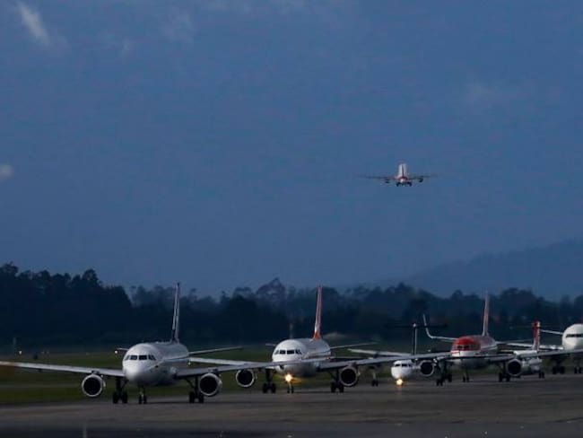 Santos devuelve por inconstitucionalidad ley que protegía a pasajeros aéreos