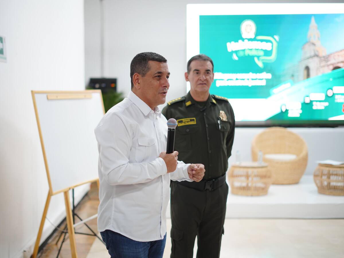 Alcalde y policía dialogaron con jóvenes para impulsar estrategias de seguridad