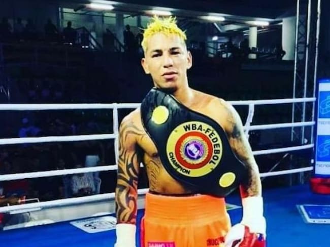 El boxeador colombiano que subastará su fajín para donar mercados