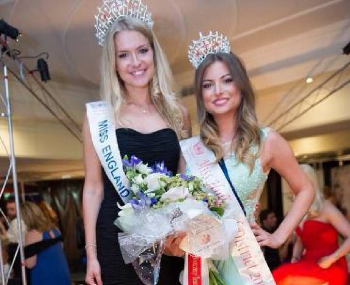 La organización del concurso de belleza británico dijo que se le había permitido a la “miss” participar del concurso, pero no se había autorizado esa clase de conductas al interior del programa.