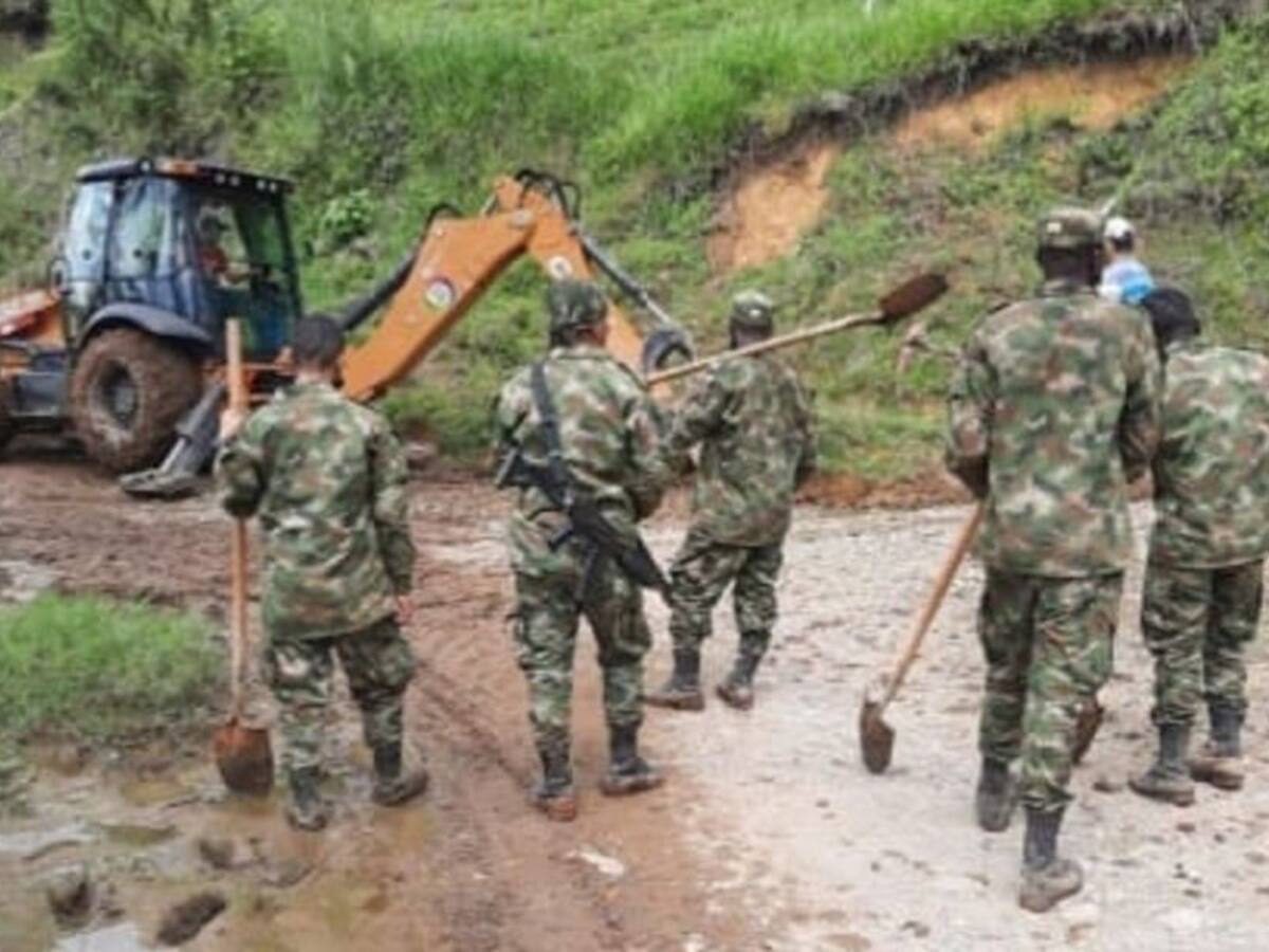 El Ejército en el Quindío adelanta labores de remoción de derrumbes