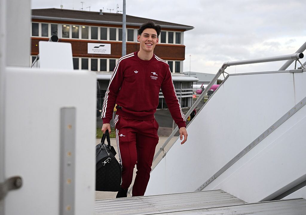 LUTON, ENGLAND - NOVEMBER 03: Alexei Rojas Fedorushchenko of Arsenal boards the team flight at Luton Airport on November 03, 2025 in Luton, England. (Photo by Stuart MacFarlane/Arsenal FC via Getty Images)