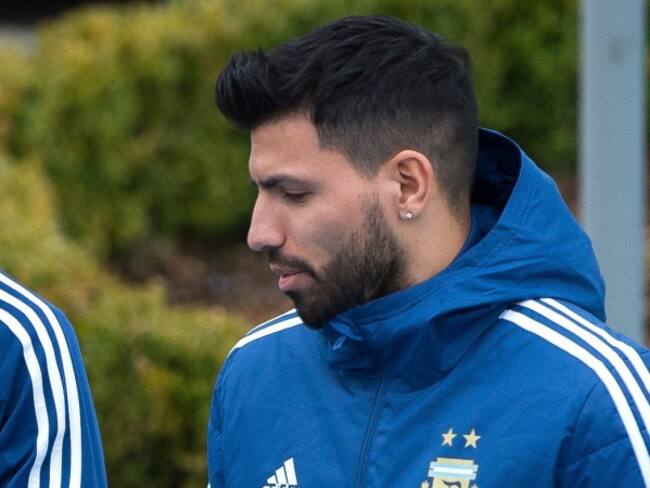 Agüero es desafectado de Argentina y no jugará ante Italia y España